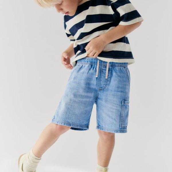 LOOSE-FITTING DENIM BERMUDA SHORTS