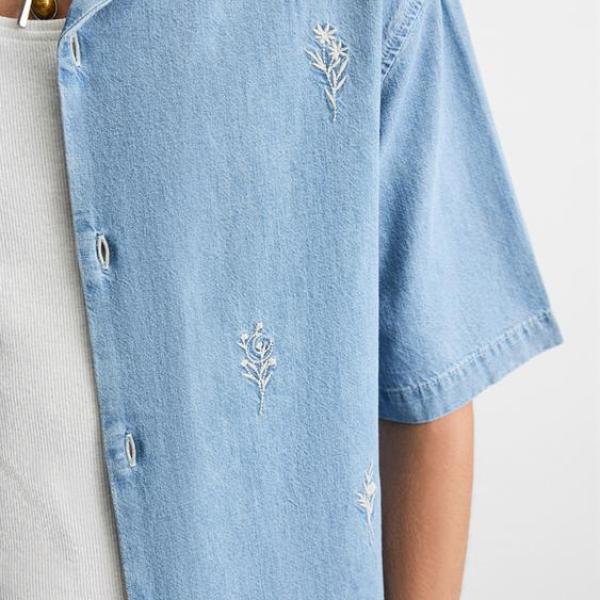 CONTRAST EMBROIDERY DENIM SHIRT