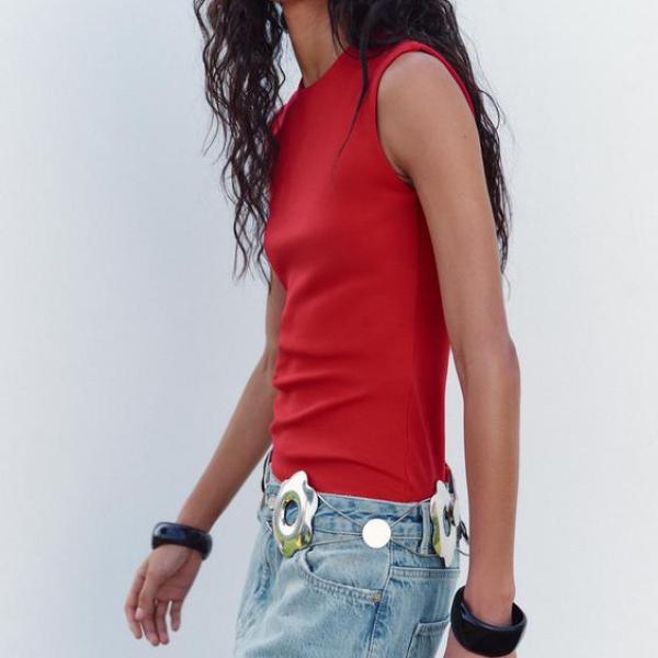 SLEEVELESS KNIT TOP