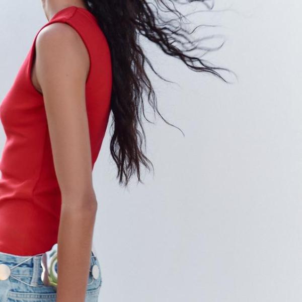 SLEEVELESS KNIT TOP