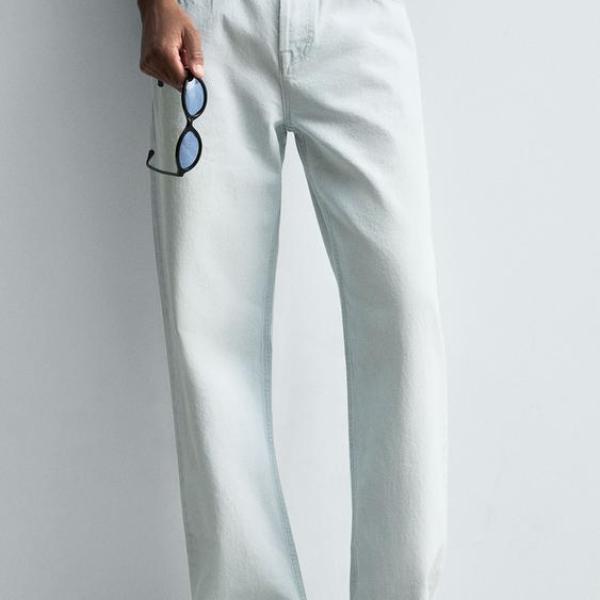 STRAIGHT-LEG JEANS