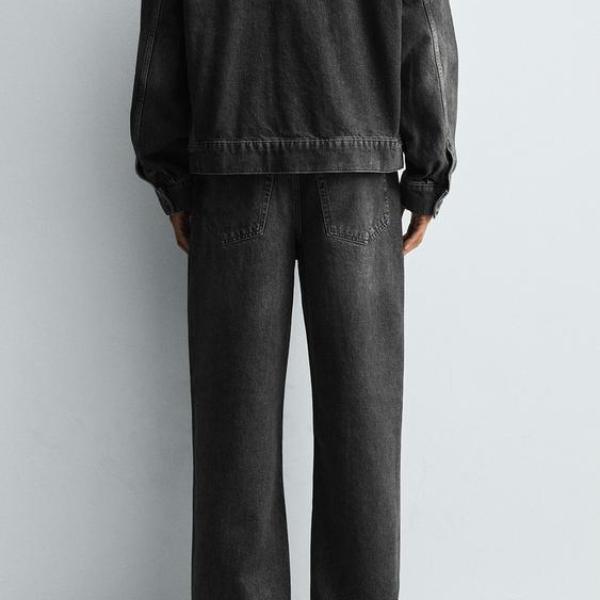 STRAIGHT-LEG JEANS
