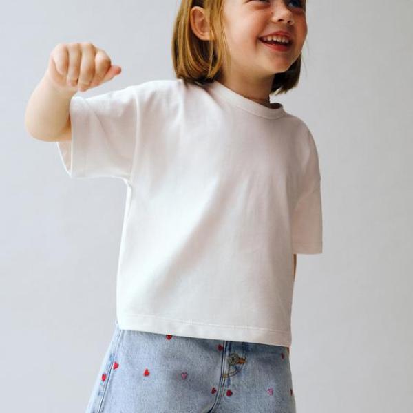 HIGH-WAIST DENIM BERMUDA SHORTS WITH EMBROIDERED HEARTS
