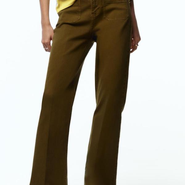 HIGH-WAIST JEANS WITH PATCH POCKETS
