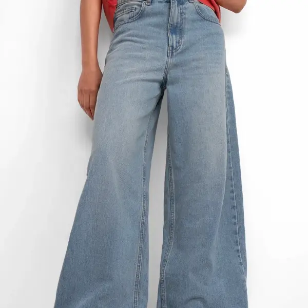 Mid Wash Baggy Jeans