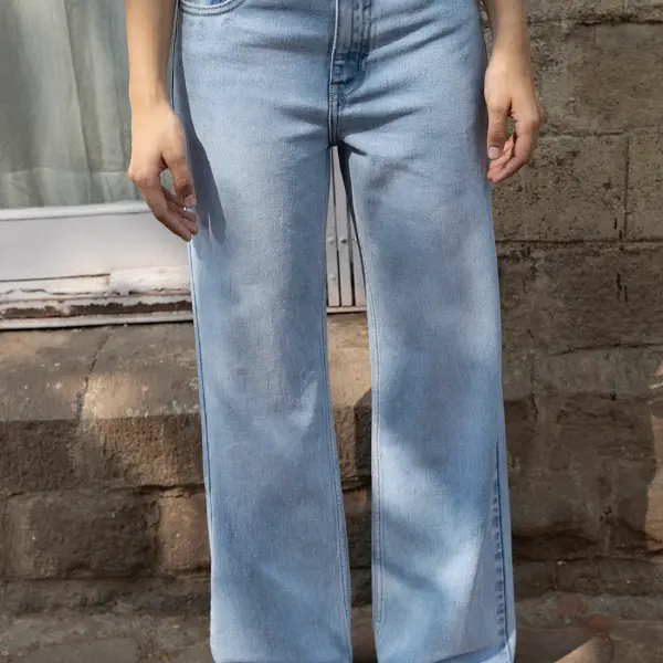Hot Butt Ripped Straight Fit Jeans