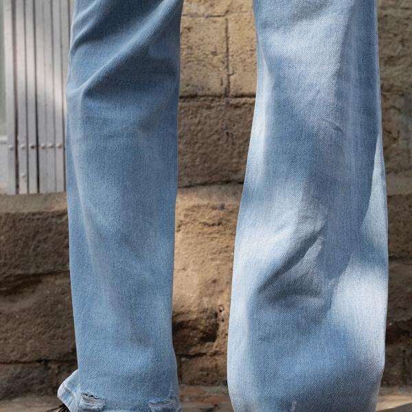 Hot Butt Ripped Straight Fit Jeans
